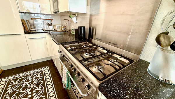Medium property photo - Westeinde, 2512 GS Den Haag